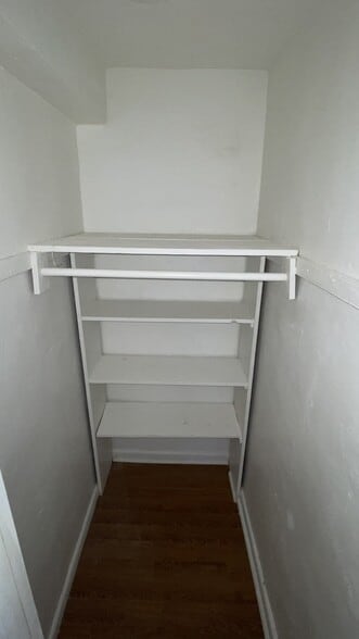 Building Photo - 3 Sadore Ln