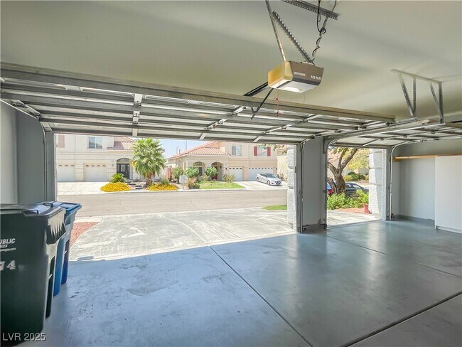 Building Photo - 9374 Bondeno St