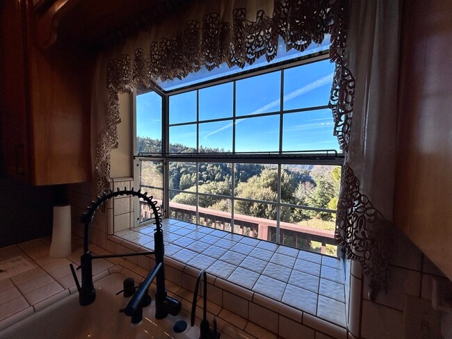 Building Photo - 262 Delle Dr