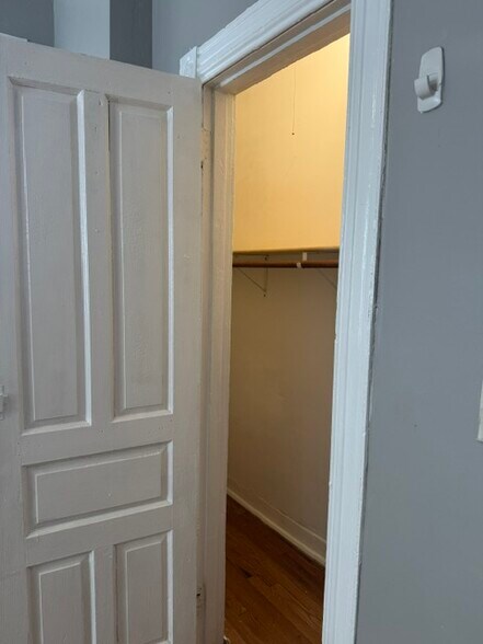 Building Photo - 4202 Chestnut St