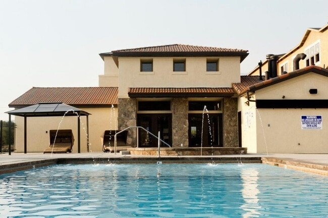 Building Photo - 5535 W Naples Dr