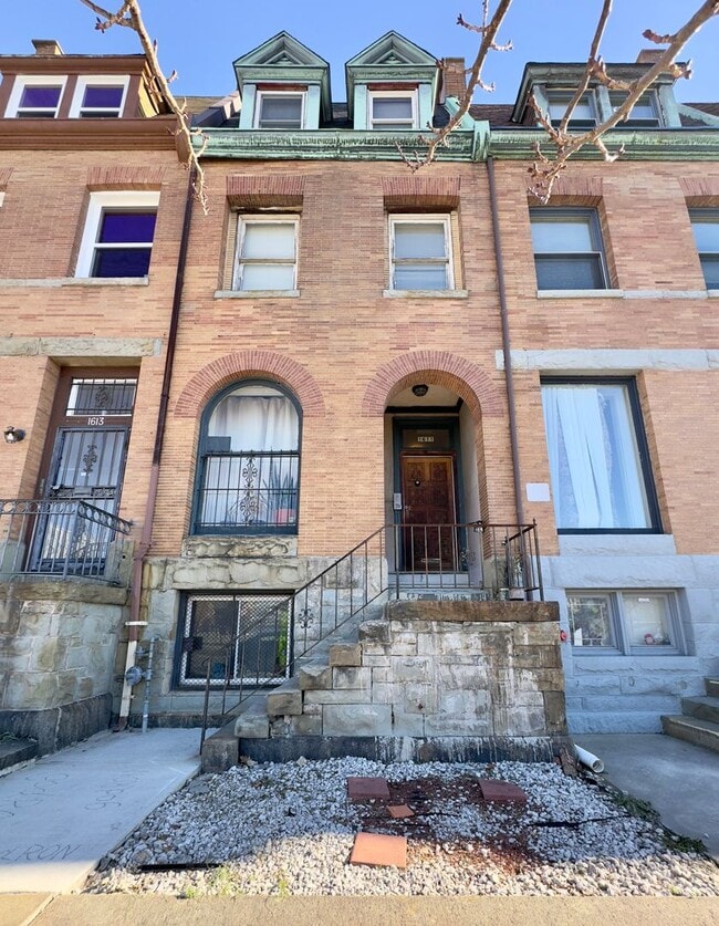 Building Photo - Apartment Units in Station North, MD!