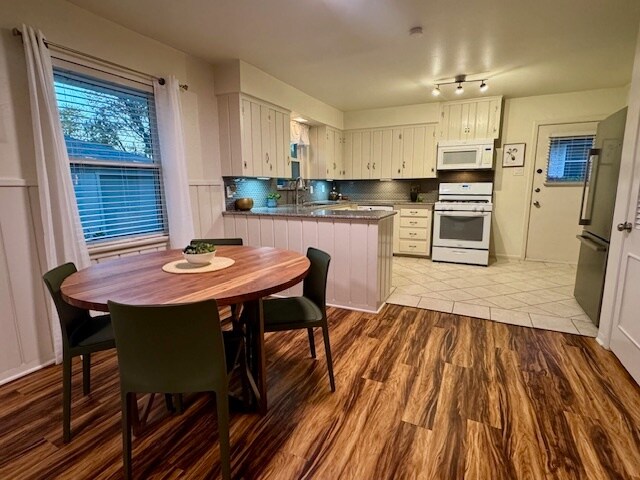 Building Photo - 1925 Peavy Rd