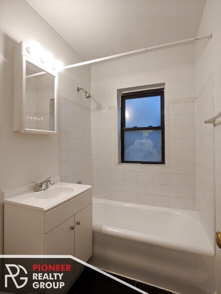 Building Photo - 535 W Arlington Pl