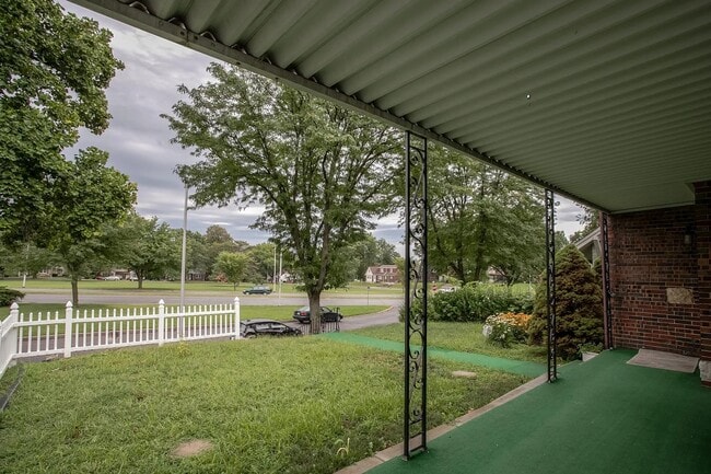 Building Photo - 5830 Paseo Blvd