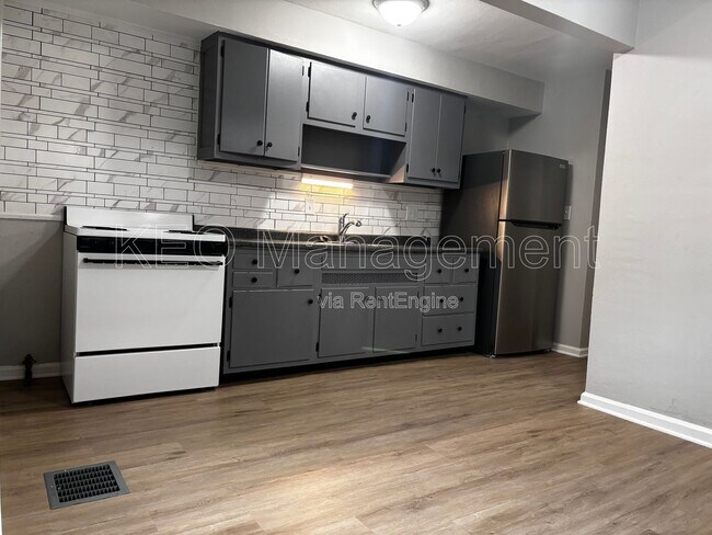 Building Photo - 516 East Dr