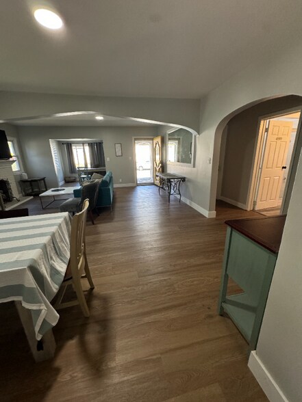 Building Photo - 805 E Taylor St