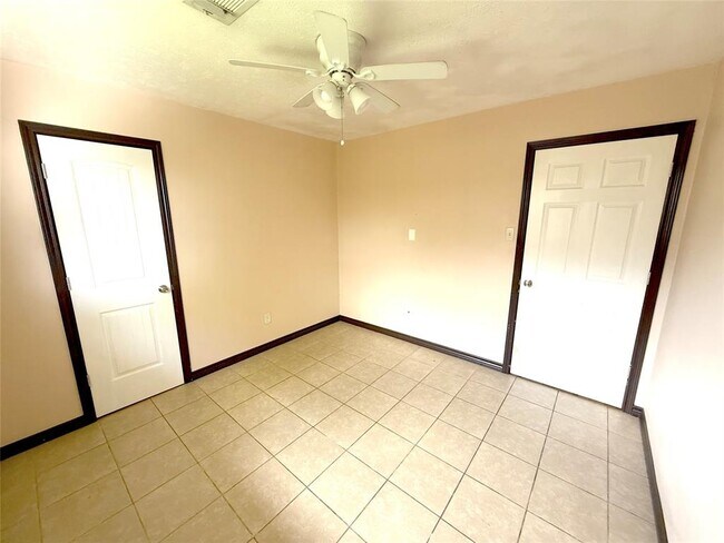 Building Photo - 7130 Kings Dr