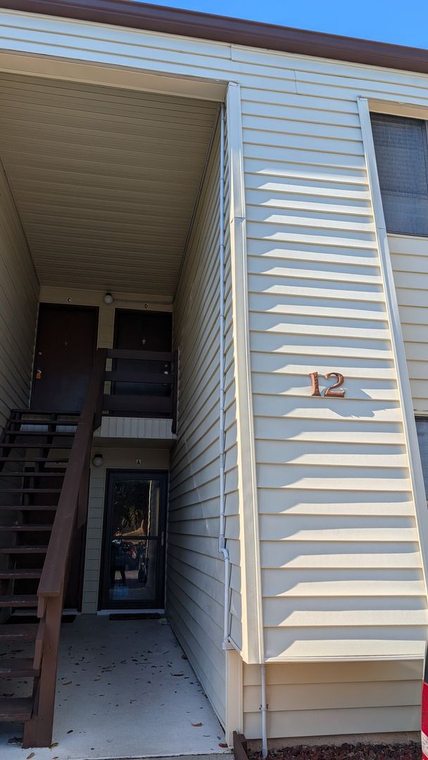 Building Photo - Expansive waterfront covered patio off this fully renovated Fort Walton Condo!