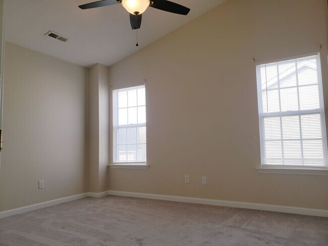 Building Photo - 1127 Fieldstone Dr