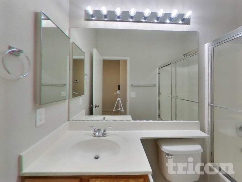 Building Photo - 2911 Extravagant Ave