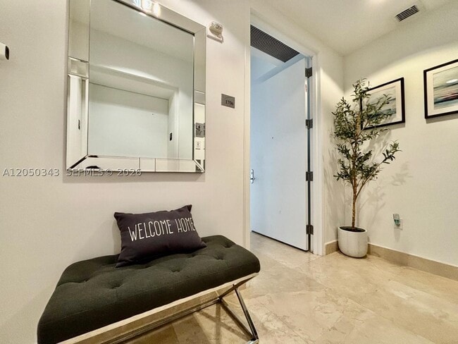 Building Photo - 15901 Collins Ave