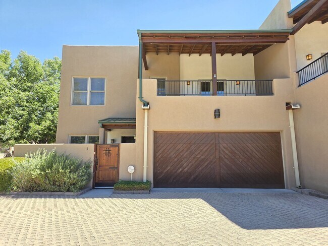 Building Photo - 300 Camino De Los Marquez
