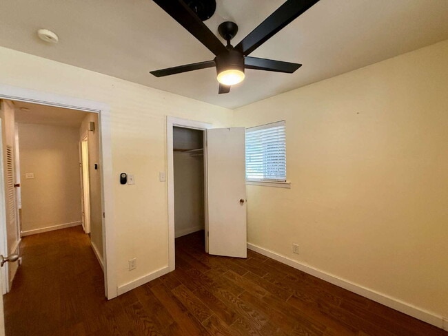 Building Photo - Updated 2-Bedroom Duplex in the Heart of C...