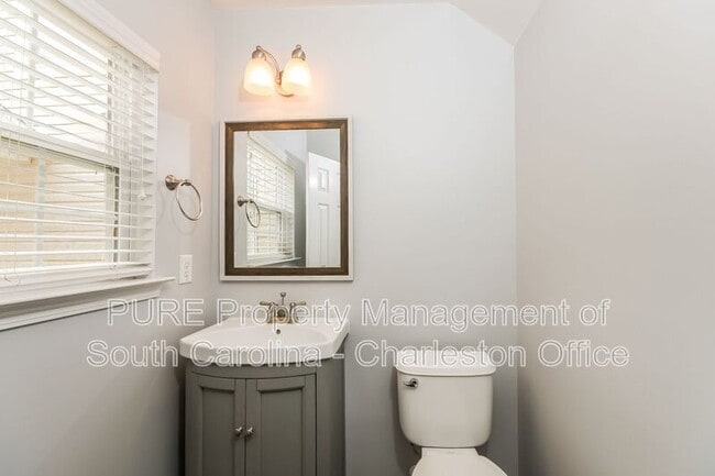 Building Photo - 5150 Trump St