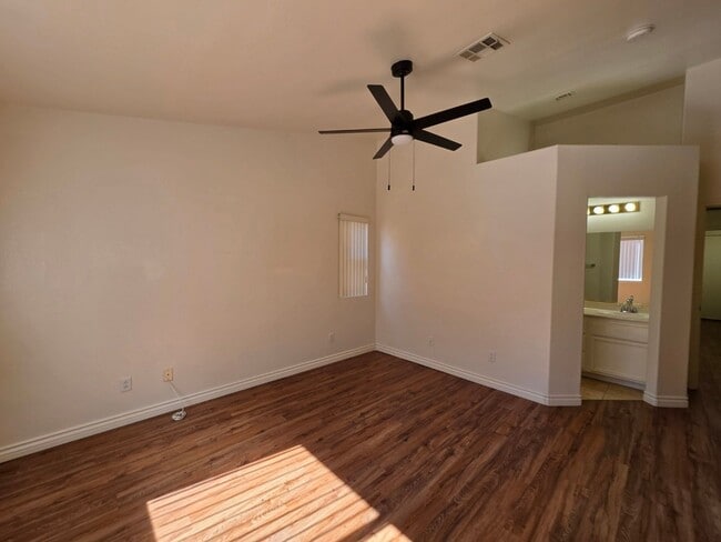Building Photo - Beautiful Single Story Home