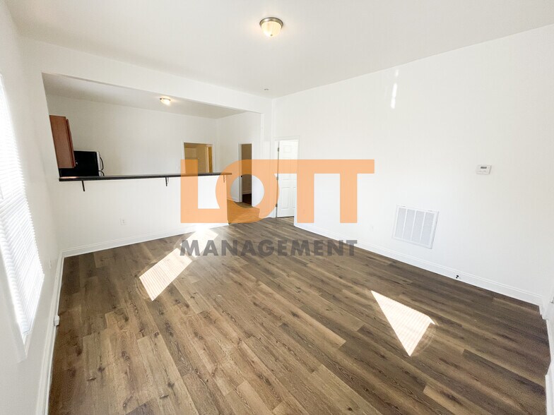 Building Photo - 12 N YMCA ST