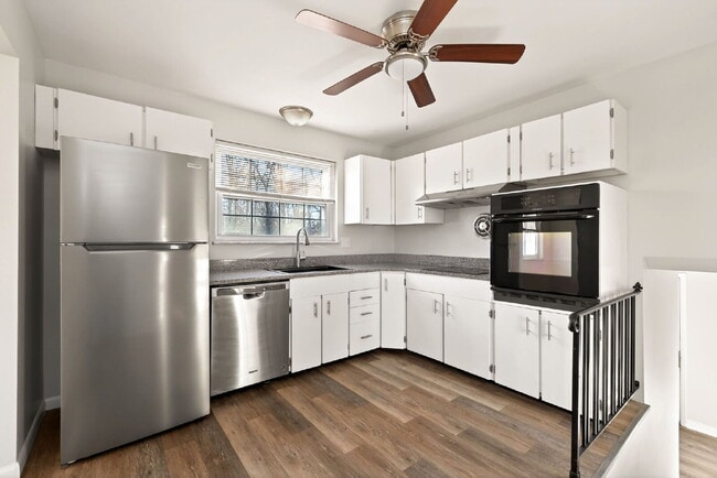 Building Photo - 8980 Cherry Blossom Ln