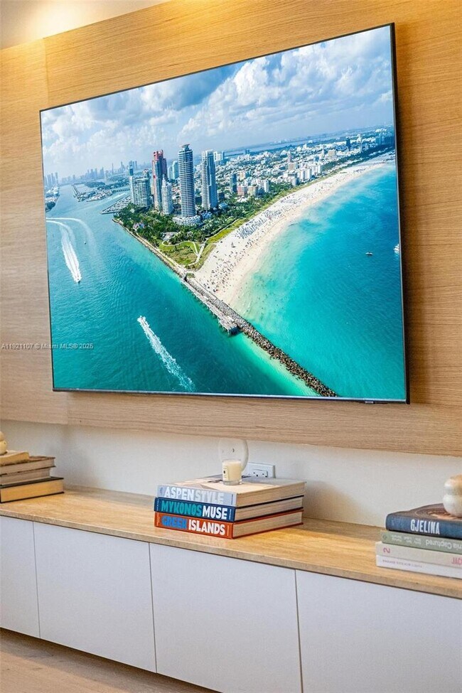 Building Photo - 1881 Washington Ave