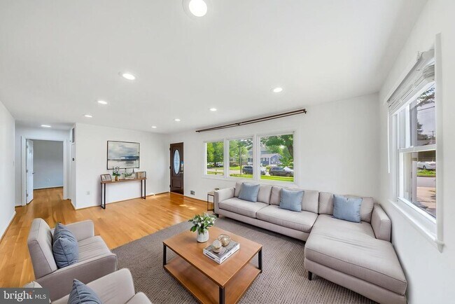 Building Photo - 7411 Tillman Dr