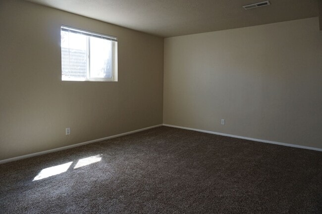 Building Photo - Updated West Valley City 5 bedroom Family ...