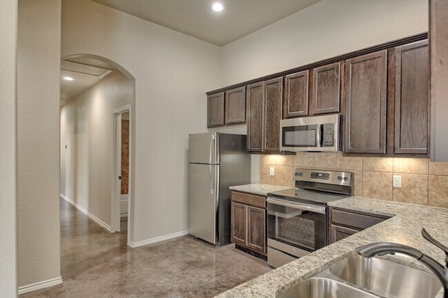 Building Photo - GORGEOUS 3 BEDROOM DUPLEX LOCATED IN BUDA, TEXAS!