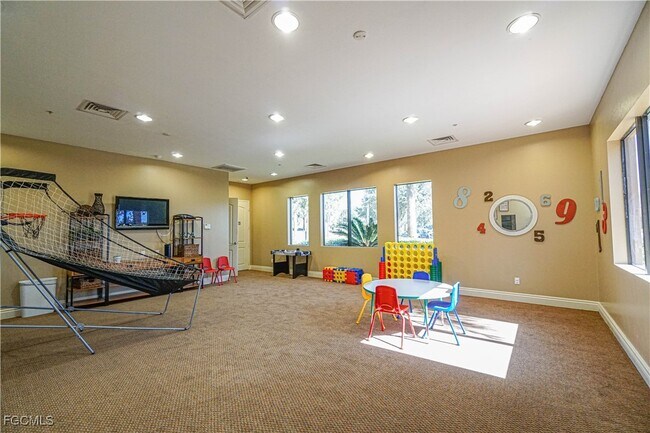 Building Photo - 10535 Carolina Willow Dr