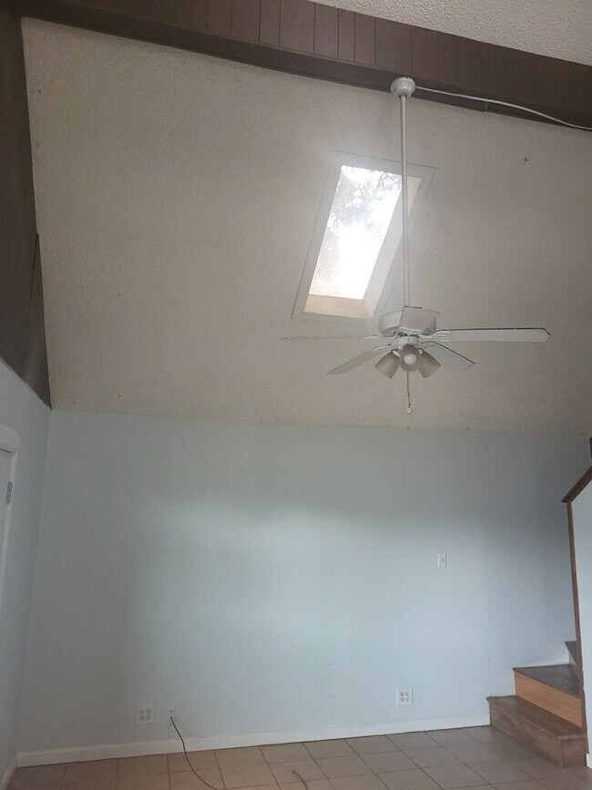 Building Photo - 2300 Live Oak St