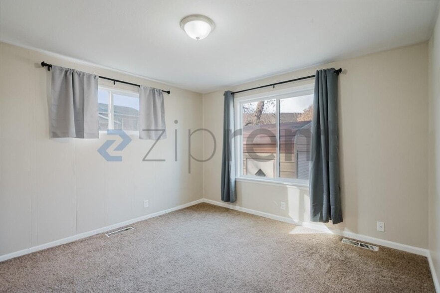 Building Photo - 593 W 1020 S