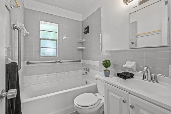 Building Photo - 20 Rollins Ave