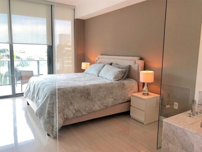 Building Photo - 480 NE 31st St