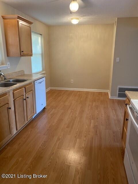 Building Photo - 4015 Tally Ho Ct