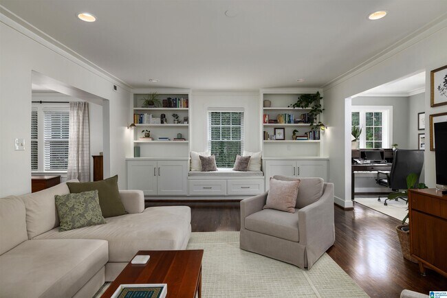 Building Photo - 1305 31st St S