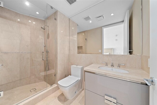 Building Photo - 15701 Collins Ave