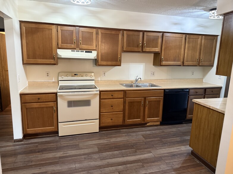 Building Photo - 246 Rolling Acres Dr