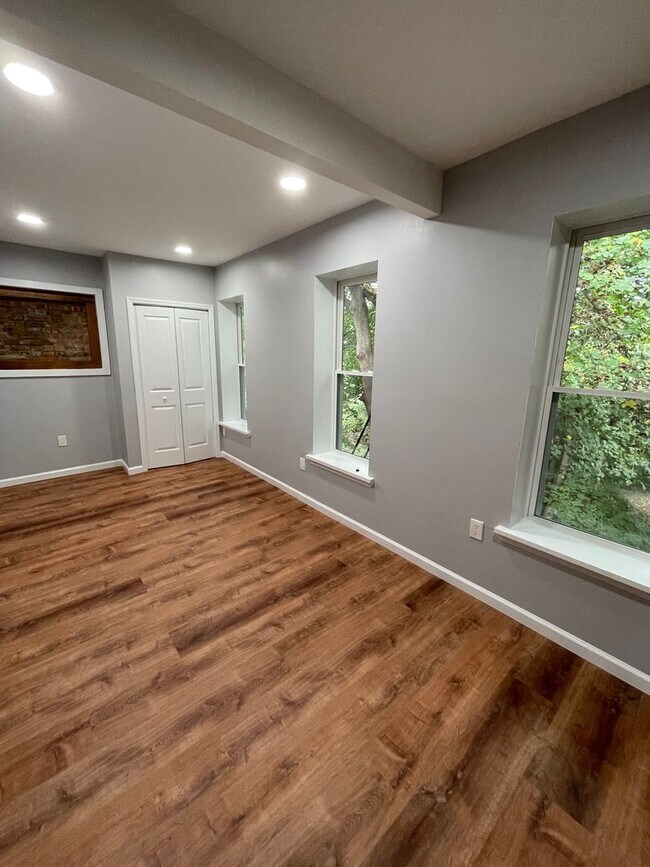 Building Photo - 106 Renwick St