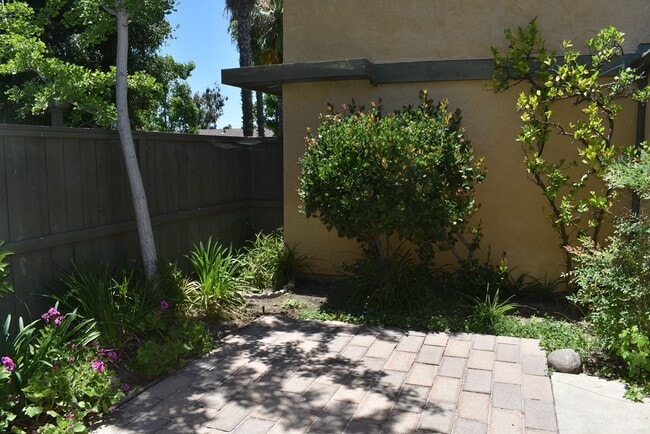 Building Photo - 3 Bedroom 2 Bath Single Story Home- Mesa V...