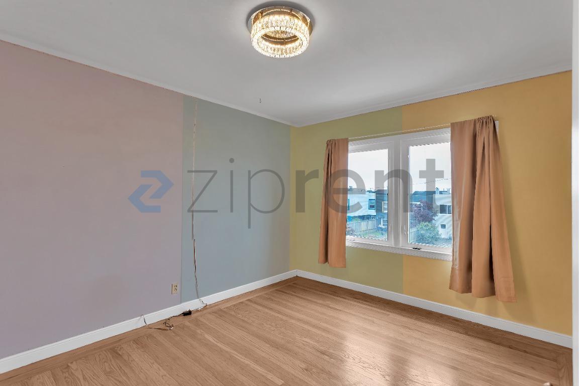 Building Photo - Unit
