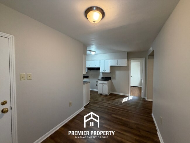 Building Photo - Charming 4BR Home in East Memphis w/ Hardwood Floors & Fenced Backyard