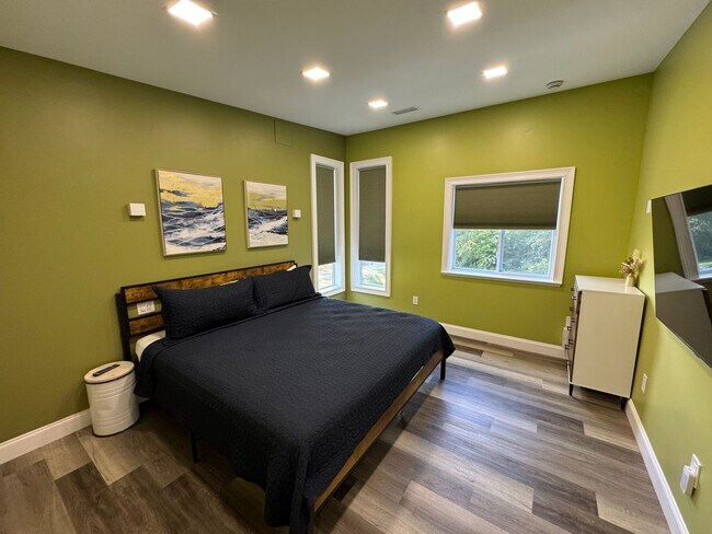 Building Photo - Pet Friendly!!!!