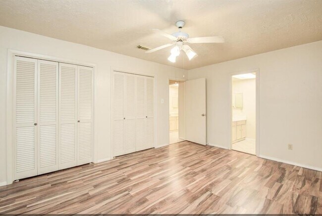Building Photo - 8206 Westbank Ave
