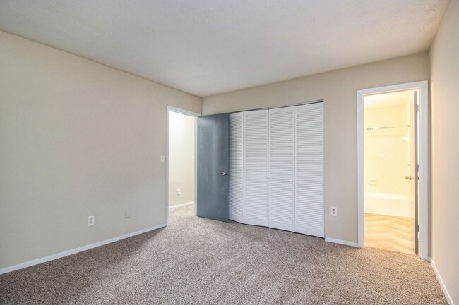 Building Photo - 3 Bedroom 2.5 Bath House