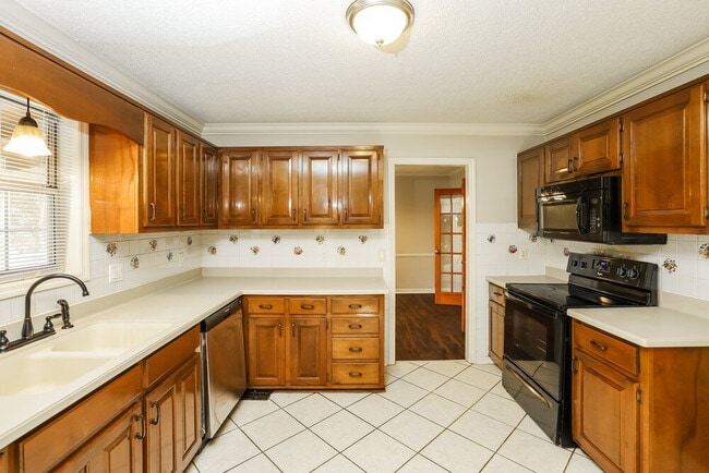 Building Photo - 6858 Creekwood Dr