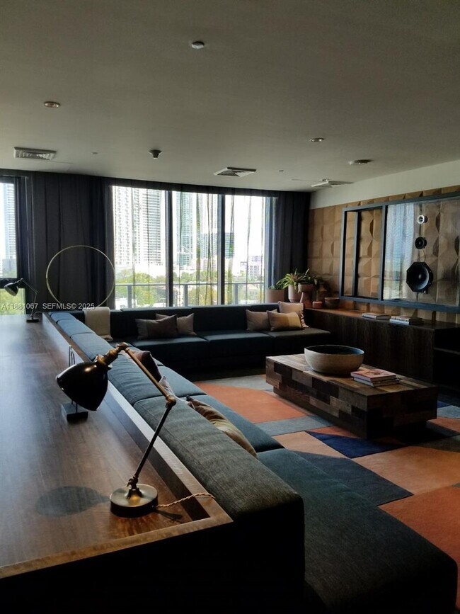 Building Photo - 121 NE 34th St