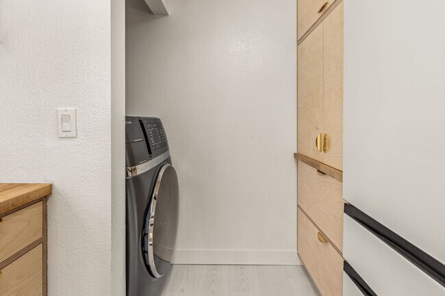 Building Photo - 3650 Avocado Village Ct