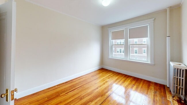 Building Photo - Avl 9/1 - No fee! Spacious 1BR near Cleveland Circle!