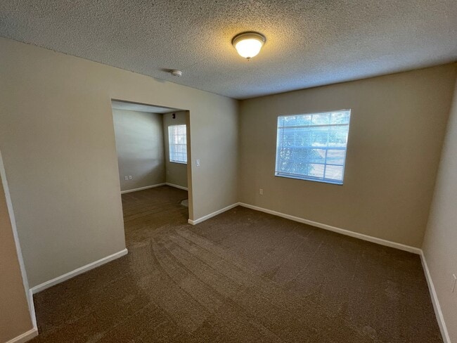 Building Photo - Great Location! 1BR/1BA Carrington Park Co...