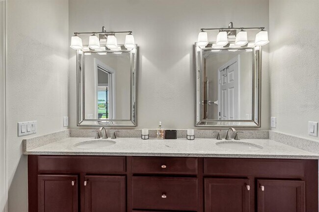 Building Photo - 5363 Vaccaro Ct
