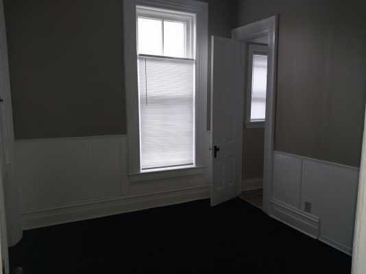 Building Photo - 437 W Walnut St