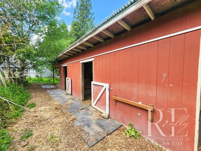 Building Photo - Forest-Edged Retreat with Pasture Access –...